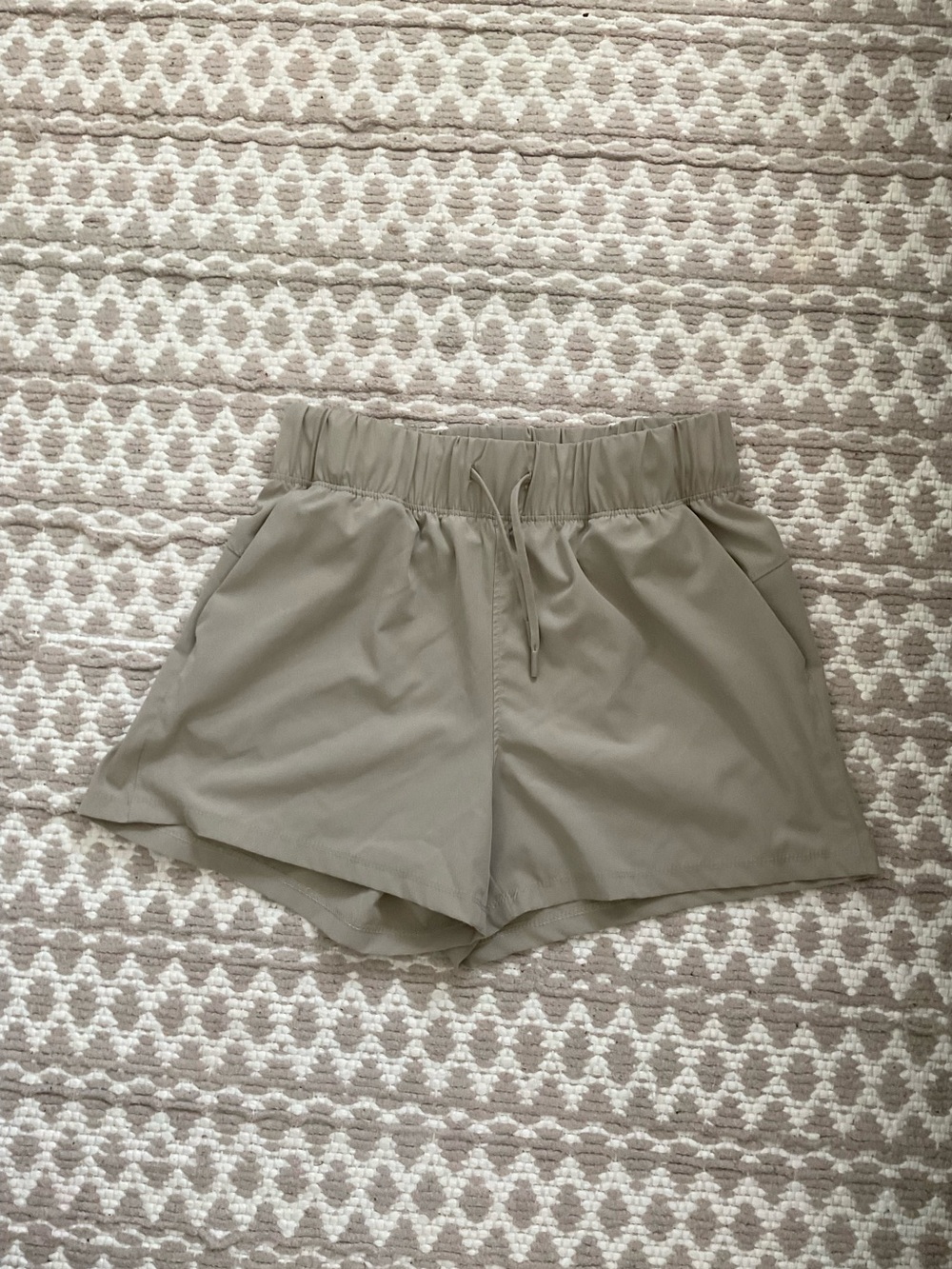 Women’s velocity light stream travel short — Taupe small